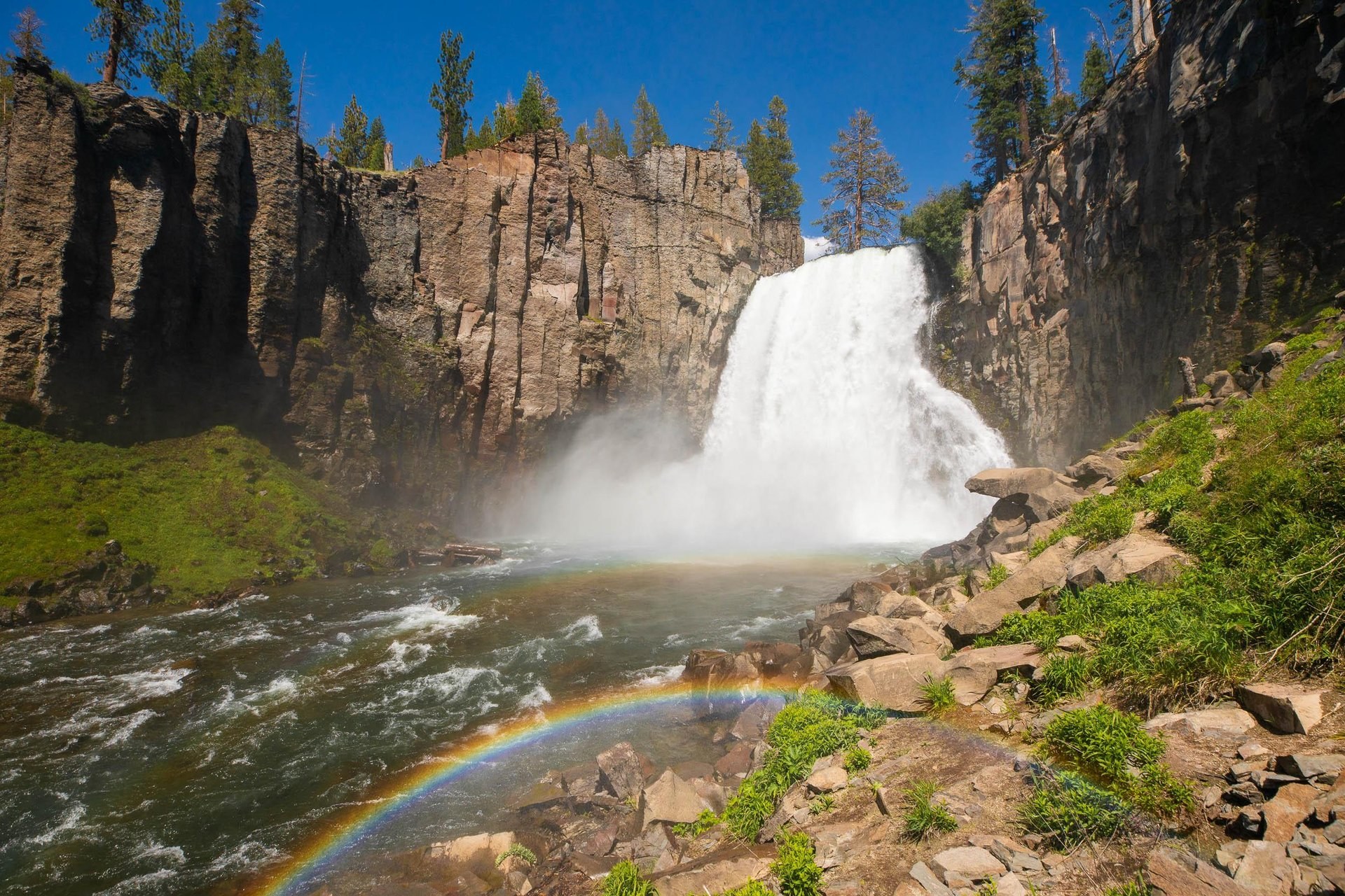 Rainbow Falls in Reds Meadow